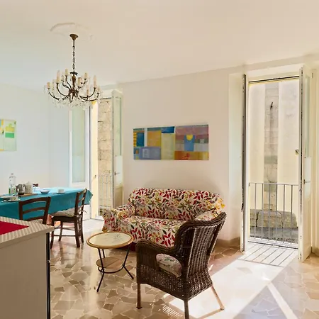 Loggia Degli Innocenti Laura - Flat In The Center And Near The With Two Bedrooms فيربانيا