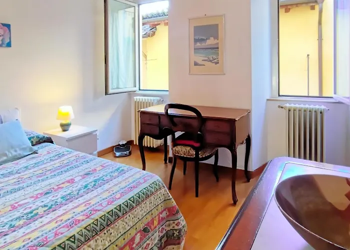 Loggia Degli Innocenti Laura - Flat In The Center And Near The With Two Bedrooms